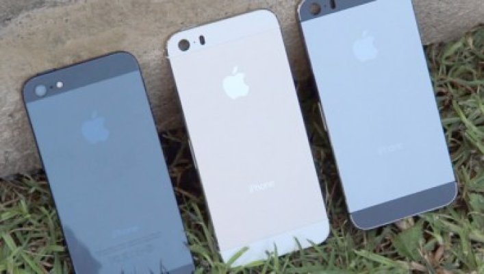 Apple a început vânzarea noilor modele iPhone